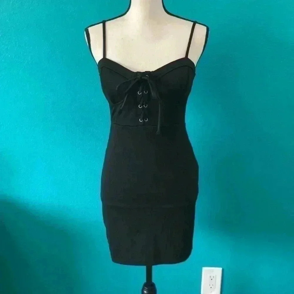 Forever 21 bodycon little black dress in size medium